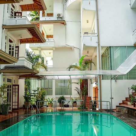 קנדי Oak Ray Serene Garden Hotel מראה חיצוני תמונה