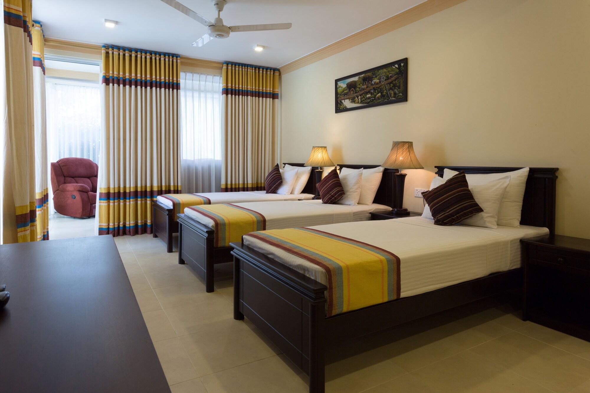 קנדי Oak Ray Serene Garden Hotel מראה חיצוני תמונה