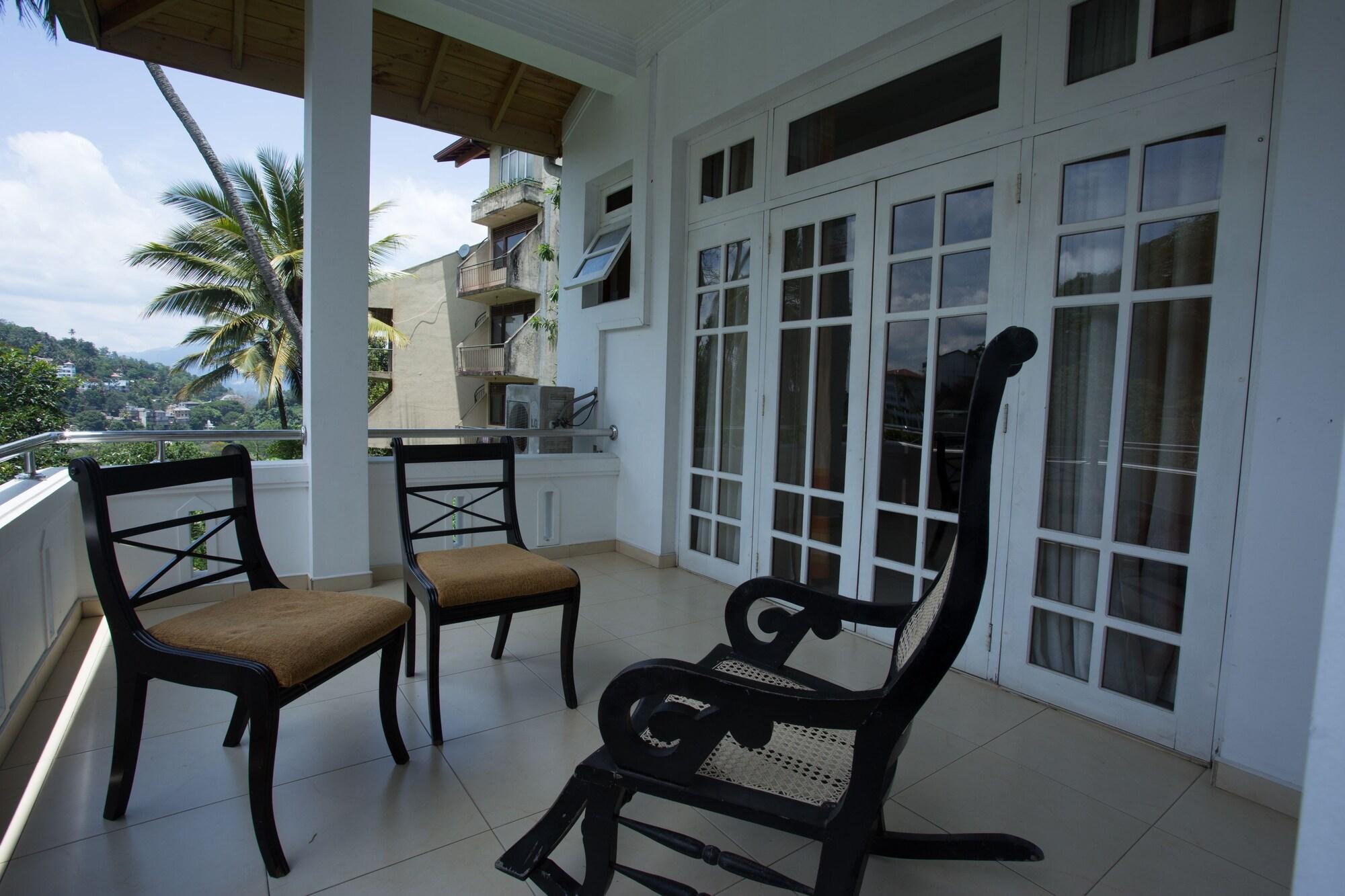 קנדי Oak Ray Serene Garden Hotel מראה חיצוני תמונה
