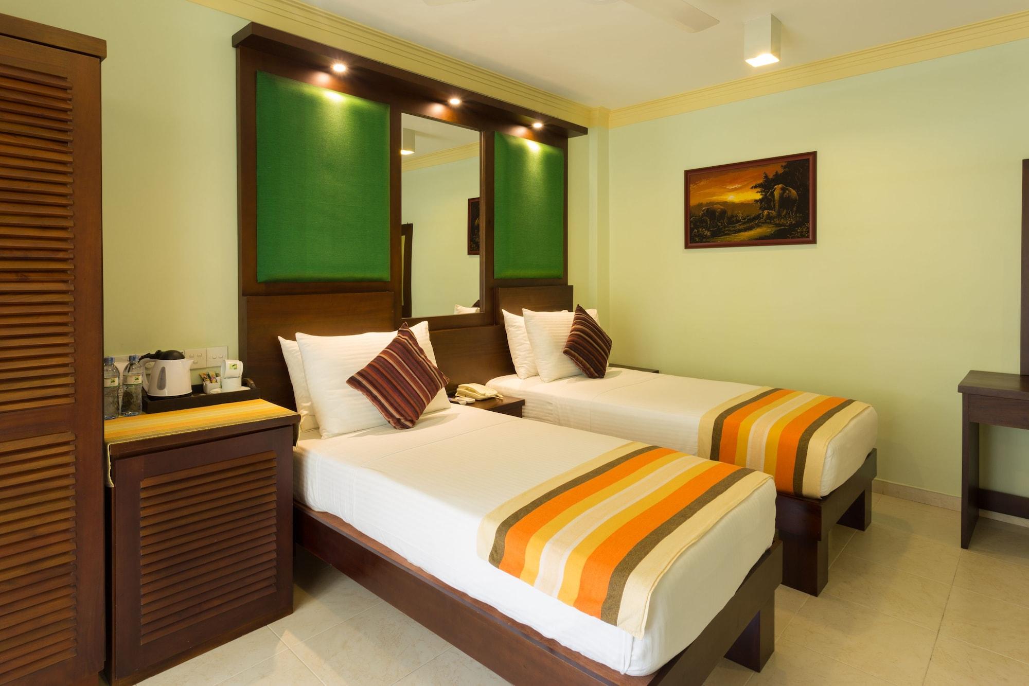 קנדי Oak Ray Serene Garden Hotel מראה חיצוני תמונה