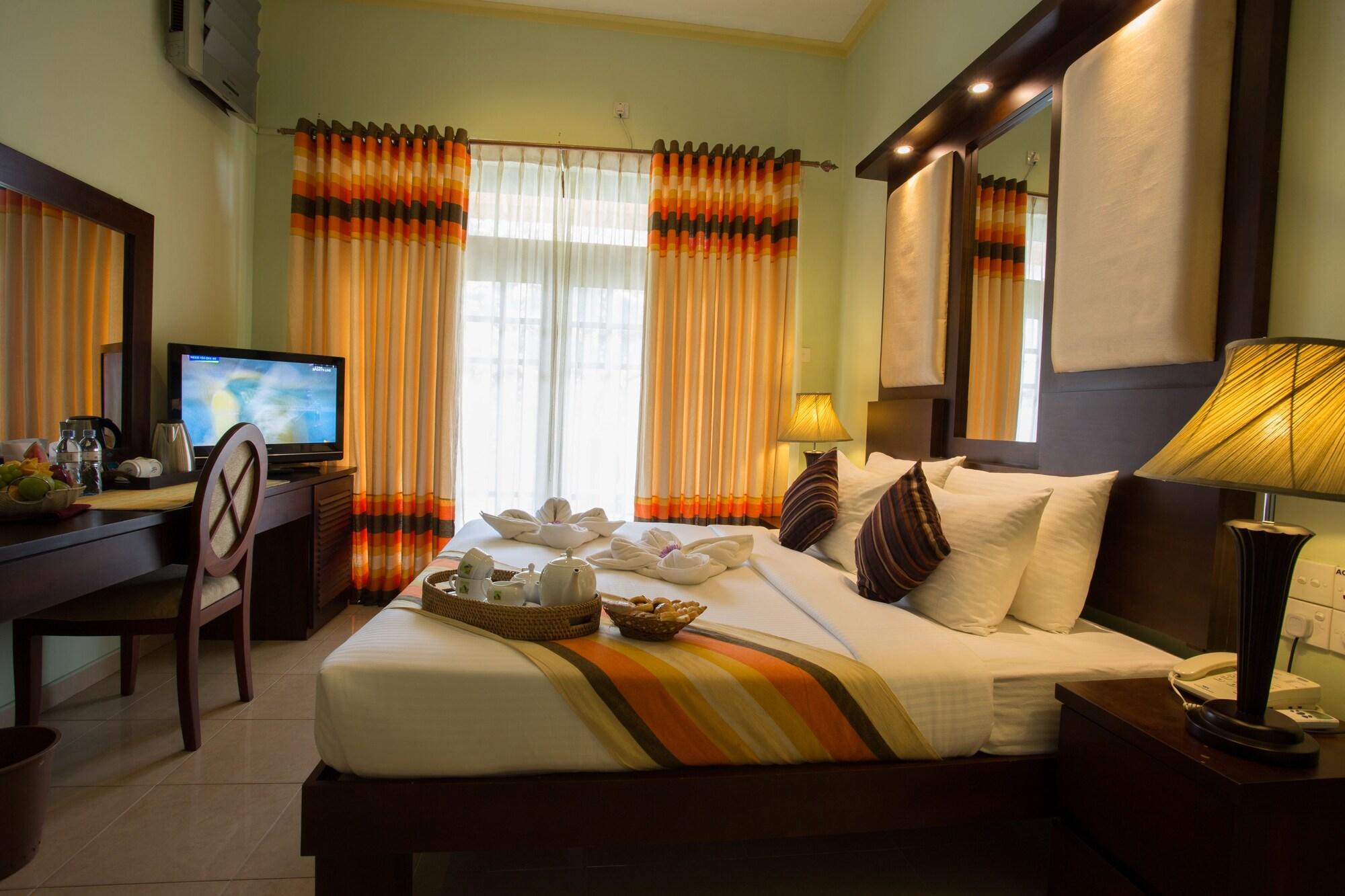 קנדי Oak Ray Serene Garden Hotel מראה חיצוני תמונה