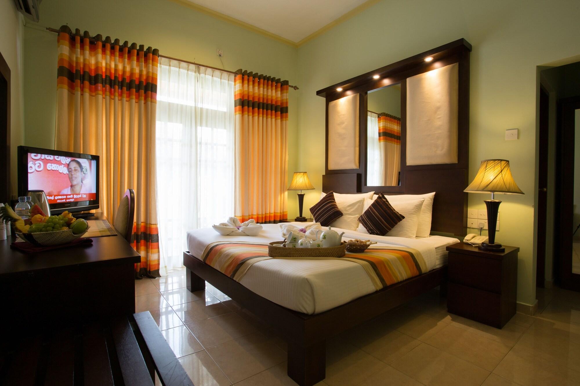 קנדי Oak Ray Serene Garden Hotel מראה חיצוני תמונה