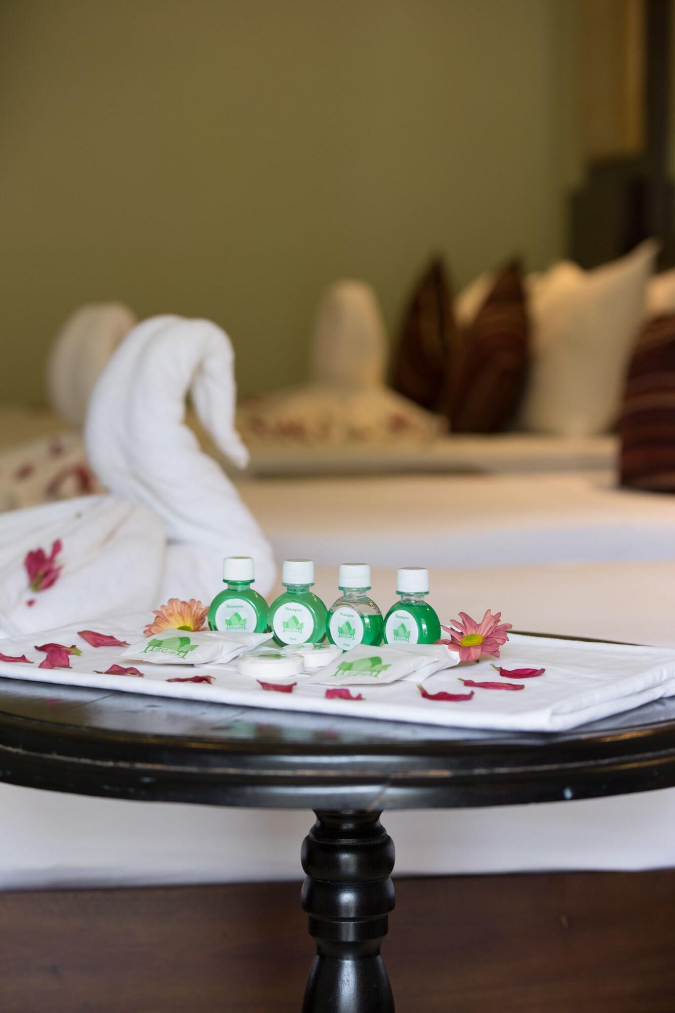 קנדי Oak Ray Serene Garden Hotel מראה חיצוני תמונה