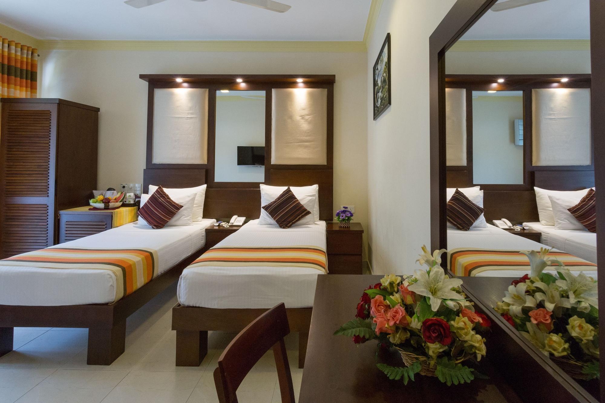 קנדי Oak Ray Serene Garden Hotel מראה חיצוני תמונה