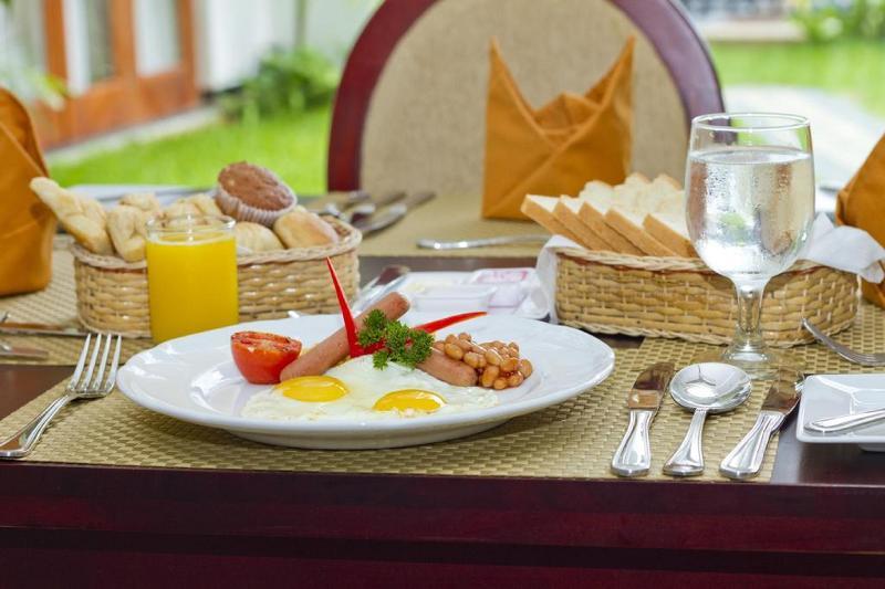 קנדי Oak Ray Serene Garden Hotel מראה חיצוני תמונה