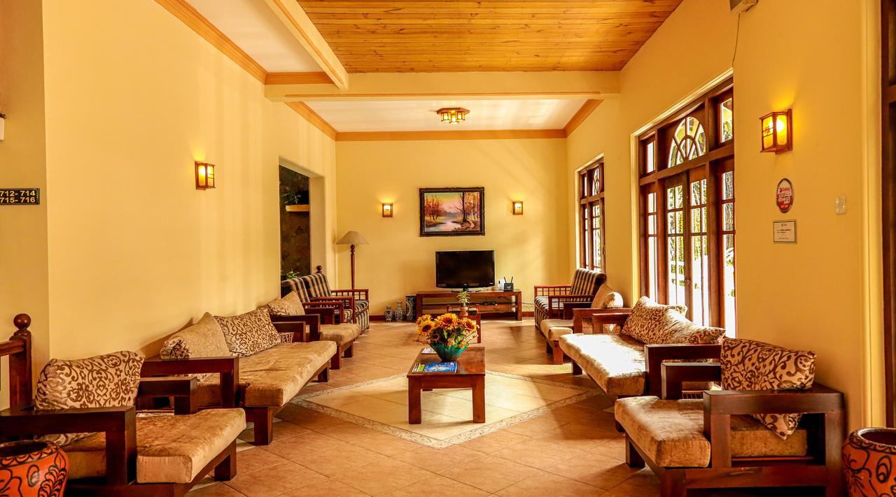 קנדי Oak Ray Serene Garden Hotel מראה חיצוני תמונה
