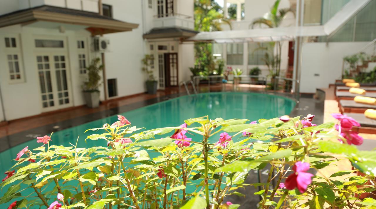 קנדי Oak Ray Serene Garden Hotel מראה חיצוני תמונה