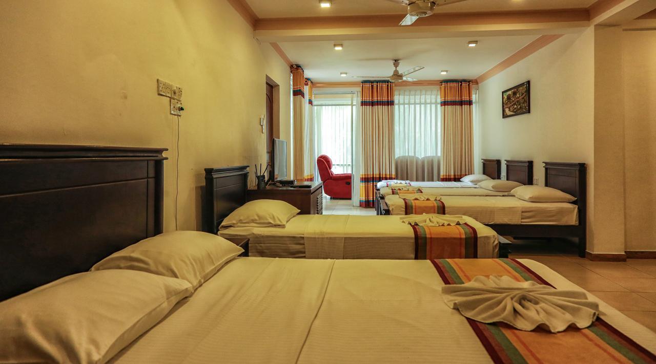 קנדי Oak Ray Serene Garden Hotel מראה חיצוני תמונה