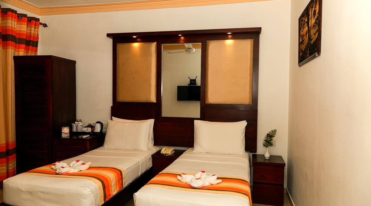 קנדי Oak Ray Serene Garden Hotel מראה חיצוני תמונה