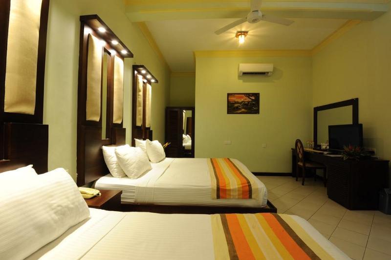 קנדי Oak Ray Serene Garden Hotel מראה חיצוני תמונה
