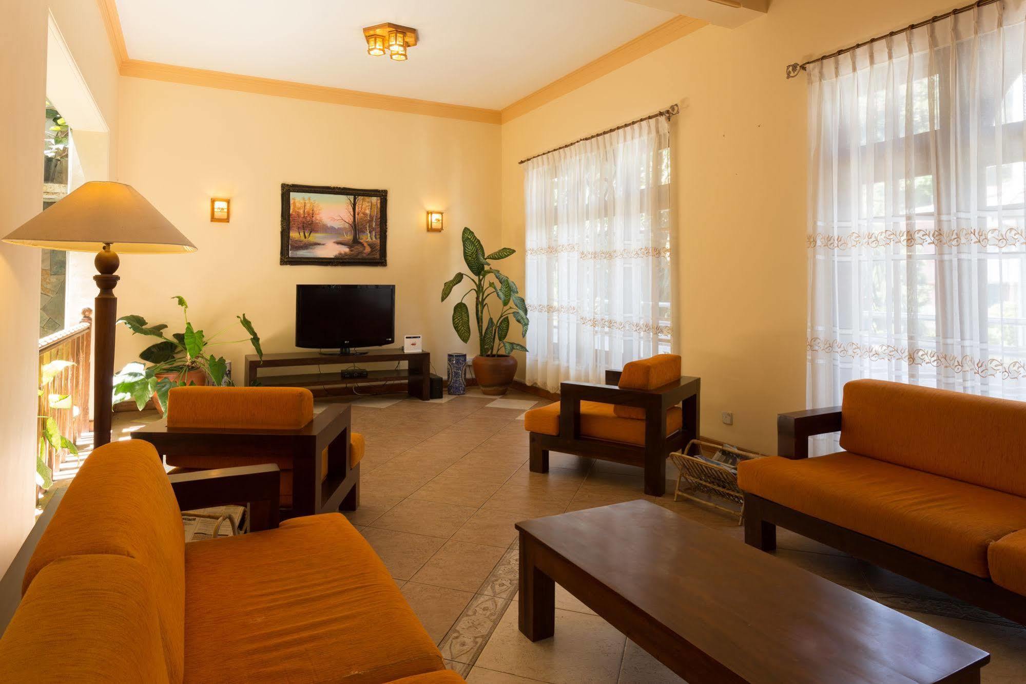 קנדי Oak Ray Serene Garden Hotel מראה חיצוני תמונה