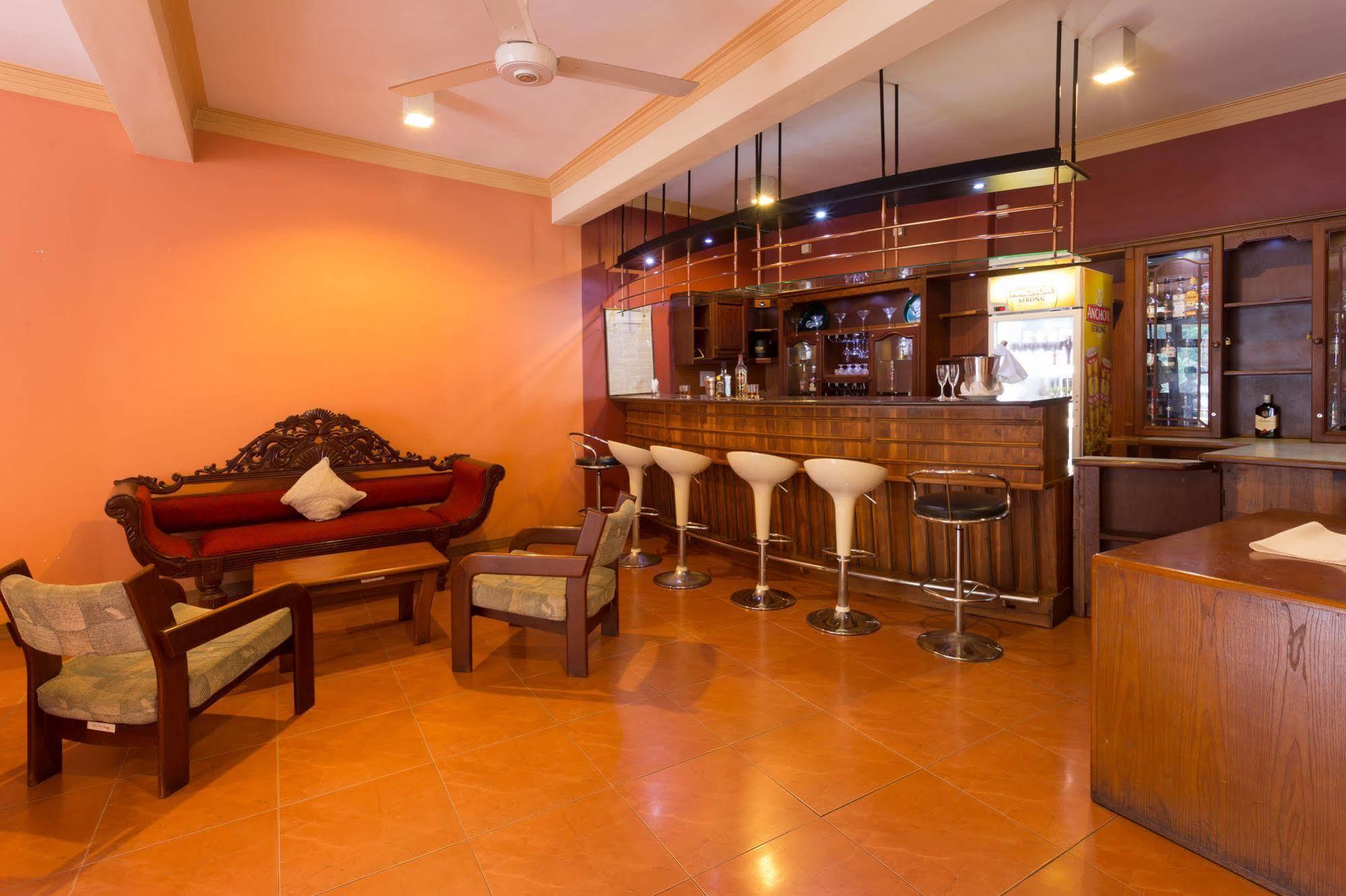 קנדי Oak Ray Serene Garden Hotel מראה חיצוני תמונה