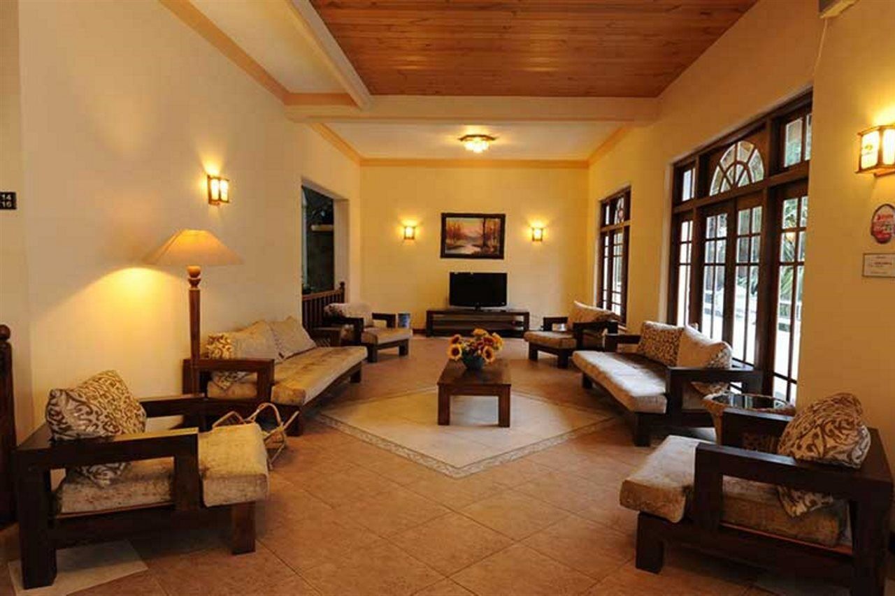 קנדי Oak Ray Serene Garden Hotel מראה חיצוני תמונה